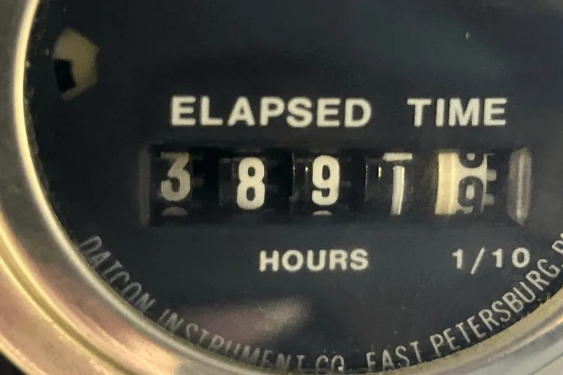 Slide: The Image of Hatteras 60 CONTERTIBLE 1984 - 57