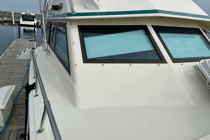 Slide: The Image of Hatteras 60 CONTERTIBLE 1984 - 74