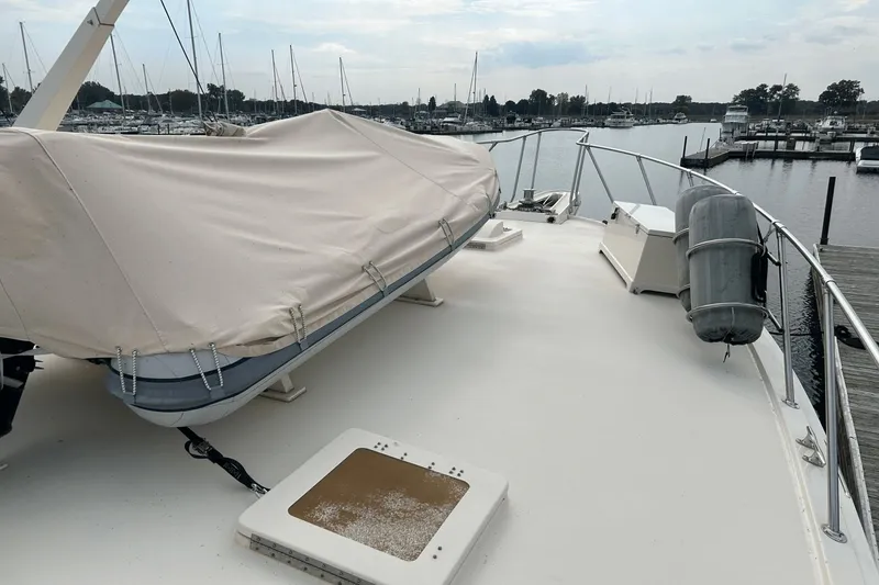 Slide: The Image of Hatteras 60 CONTERTIBLE 1984 - 75