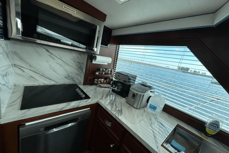 Slide: The Image of Hatteras 60 Convertible 1984 - 20