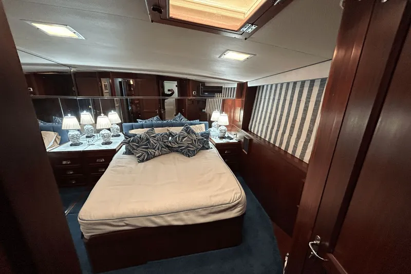 Slide: The Image of Hatteras 60 Convertible 1984 - 35