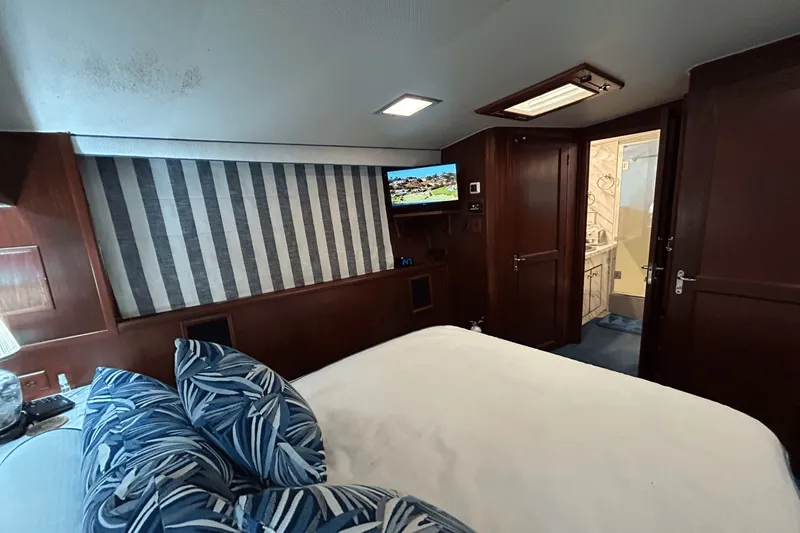 Slide: The Image of Hatteras 60 Convertible 1984 - 36