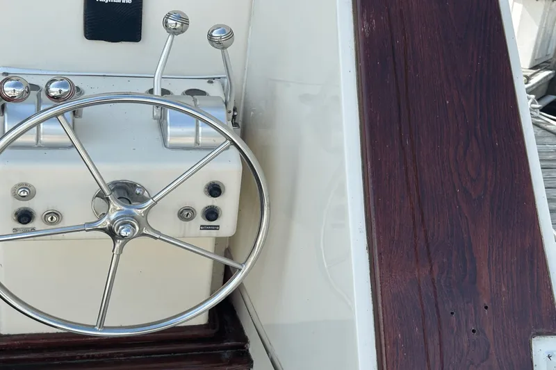 Slide: The Image of Hatteras 60 Convertible 1984 - 9