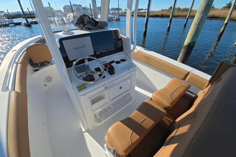 Slide: The Image of 2019 Sea Hunt Ultra 255 SE boat interior with Garmin navigation system. - 19