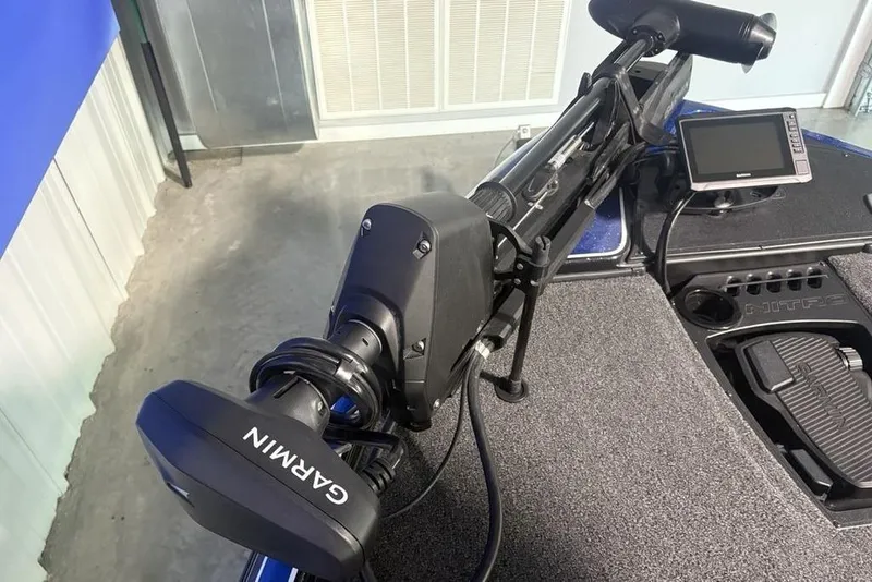 Slide: The Image of Nitro Z18 Pro 2026 boat with Garmin trolling motor and control panel. - 6