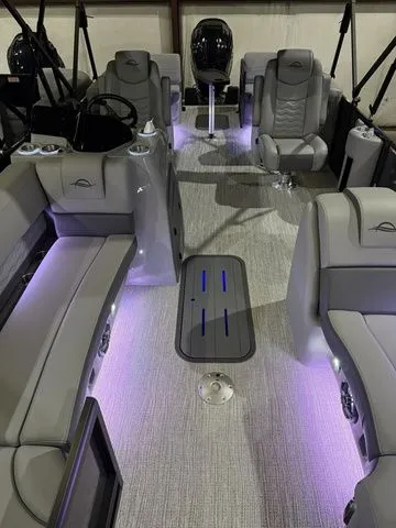 Slide: The Image of SunCatcher Fusion Series 322RC W/Yamaha 200 "SHO" No Trailer 2025 - 14