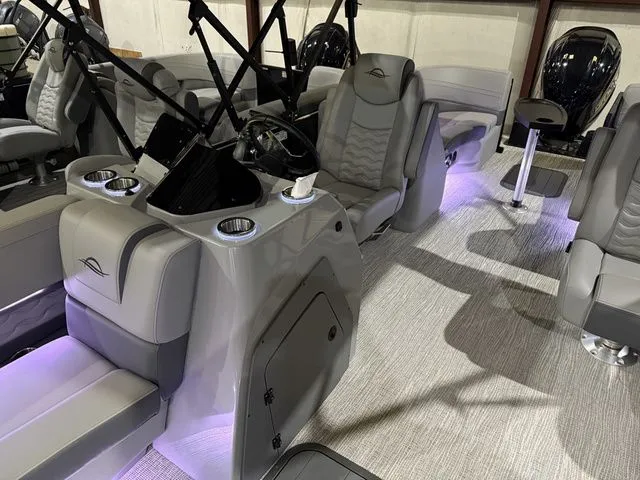 Slide: The Image of SunCatcher Fusion Series 322RC W/Yamaha 200 "SHO" No Trailer 2025 - 15