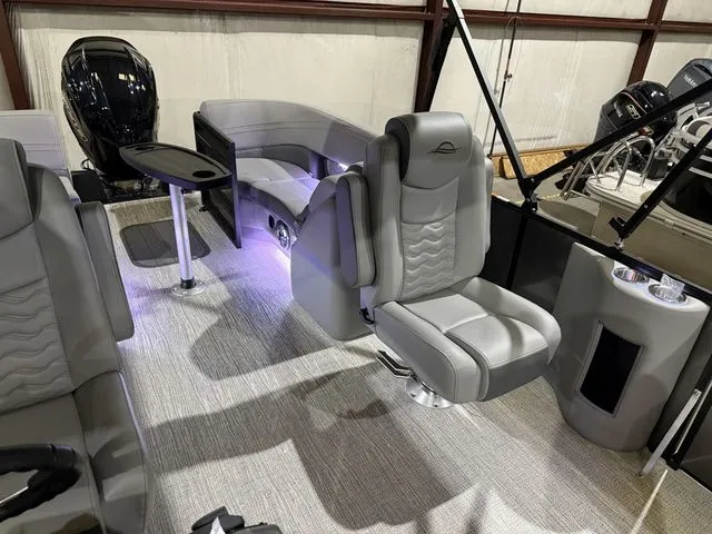 Slide: The Image of SunCatcher Fusion Series 322RC W/Yamaha 200 "SHO" No Trailer 2025 - 16