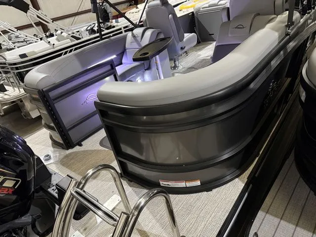 Slide: The Image of SunCatcher Fusion Series 322RC W/Yamaha 200 "SHO" No Trailer 2025 - 19