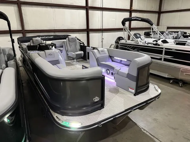 Slide: The Image of SunCatcher Fusion Series 322RC W/Yamaha 200 "SHO" No Trailer 2025 - 4