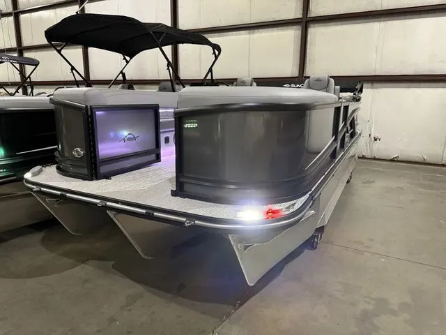 Slide: The Image of SunCatcher Fusion Series 322RC W/Yamaha 200 "SHO" No Trailer 2025 - 6