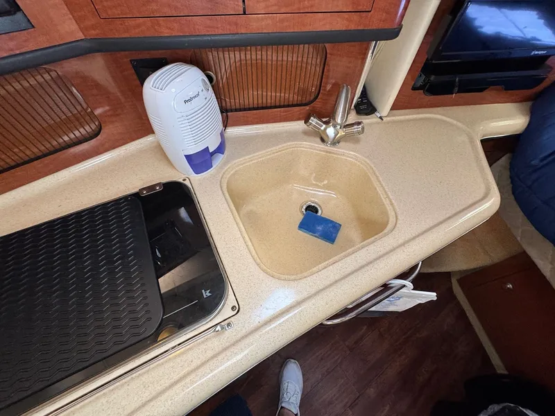 Slide: The Image of Sea Ray 300 Sundancer 2005 - 24