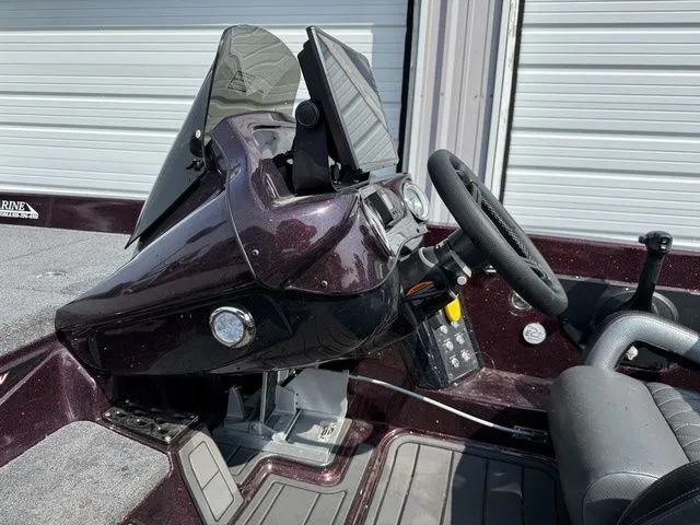 Slide: The Image of Phoenix Bass Boat 21 XE Demo 2025 - 11