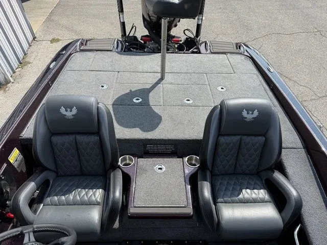 Slide: The Image of Phoenix Bass Boat 21 XE Demo 2025 - 16