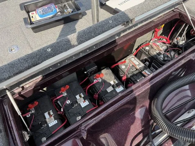 Slide: The Image of Phoenix Bass Boat 21 XE Demo 2025 - 17