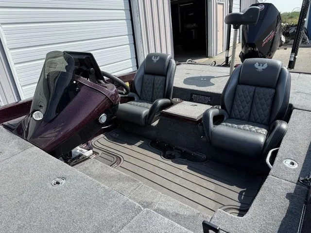 Slide: The Image of Phoenix Bass Boat 21 XE Demo 2025 - 20