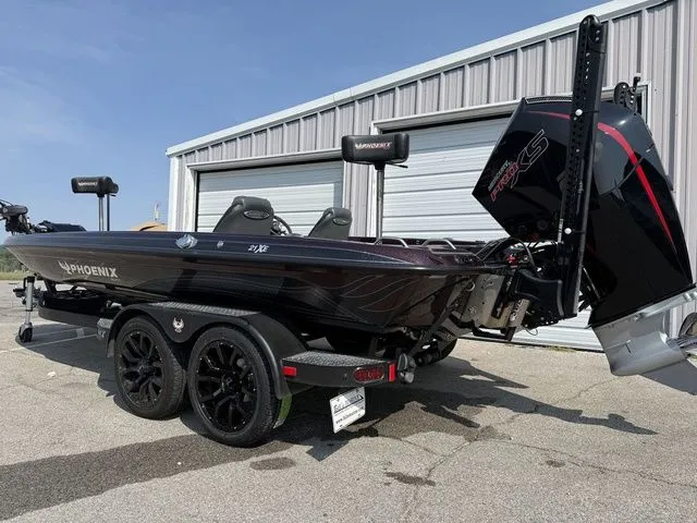 Slide: The Image of Phoenix Bass Boat 21 XE Demo 2025 - 3