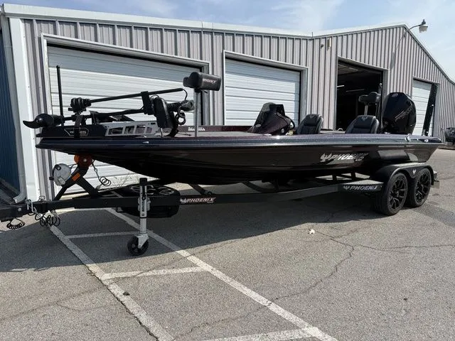 Slide: The Image of Phoenix Bass Boat 21 XE Demo 2025 - 5