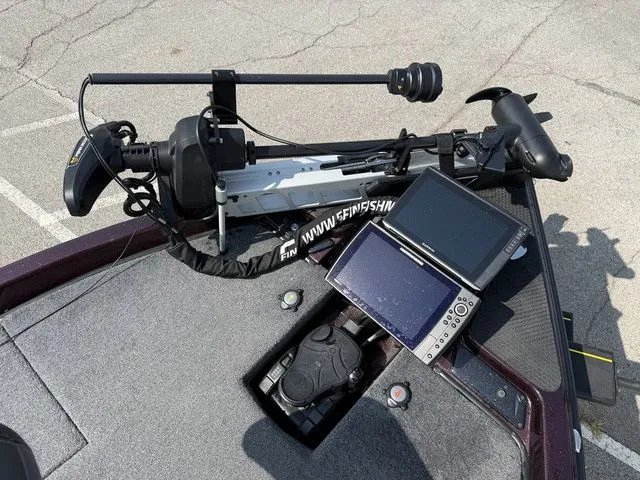 Slide: The Image of Phoenix Bass Boat 21 XE Demo 2025 - 7