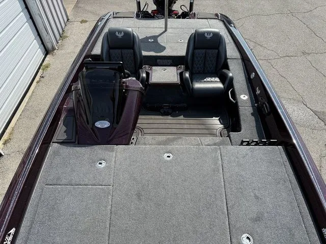 Slide: The Image of Phoenix Bass Boat 21 XE Demo 2025 - 9