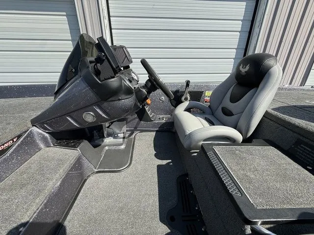 Slide: The Image of Phoenix Bass Boat 619 Pro 2012 - 18