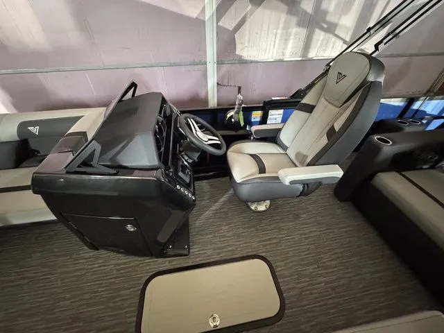 Slide: The Image of Viaggio By Misty Harbor X22S Tri-Toon (27" Tubes) 2026 - 15