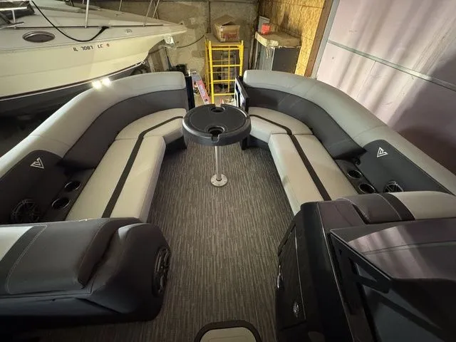 Slide: The Image of Viaggio By Misty Harbor X22S Tri-Toon (27" Tubes) 2026 - 16