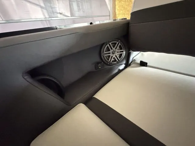 Slide: The Image of Viaggio By Misty Harbor X22S Tri-Toon (27" Tubes) 2026 - 30