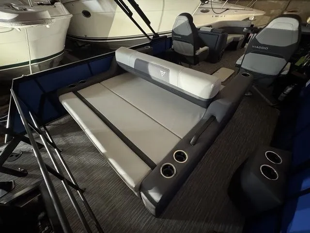 Slide: The Image of Viaggio By Misty Harbor X22S Tri-Toon (27" Tubes) 2026 - 32