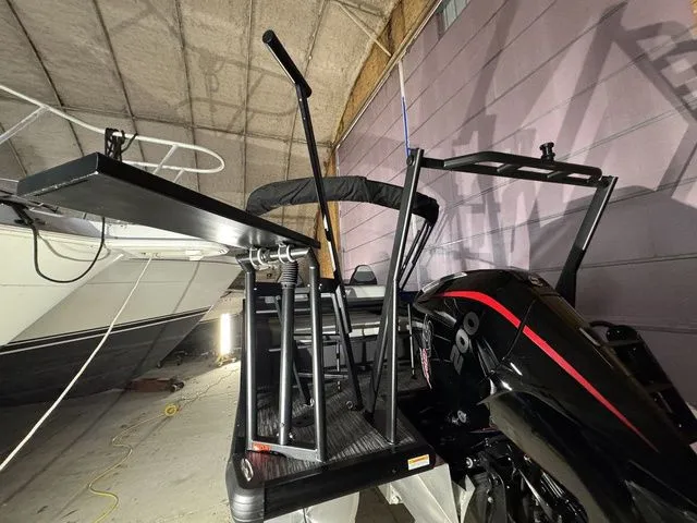 Slide: The Image of Viaggio By Misty Harbor X22S Tri-Toon (27" Tubes) 2026 - 9