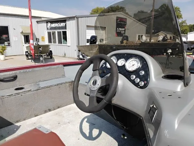 Slide: The Image of Tracker Pro Guide V-16 SC 2025 - 3