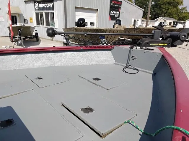 Slide: The Image of Tracker Pro Guide V-16 SC 2025 - 4