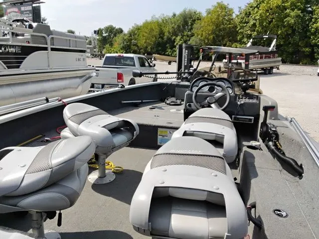 Slide: The Image of Alumacraft Classic 165 Side Console 2005 - 10