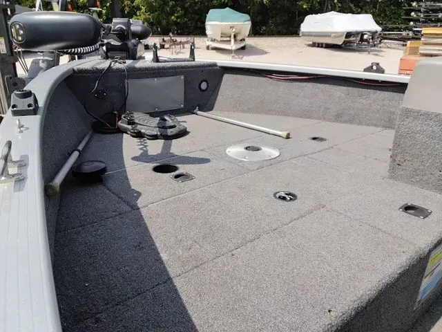 Slide: The Image of Alumacraft Classic 165 Side Console 2005 - 6