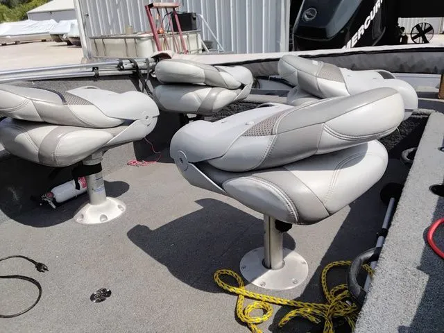 Slide: The Image of Alumacraft Classic 165 Side Console 2005 - 7