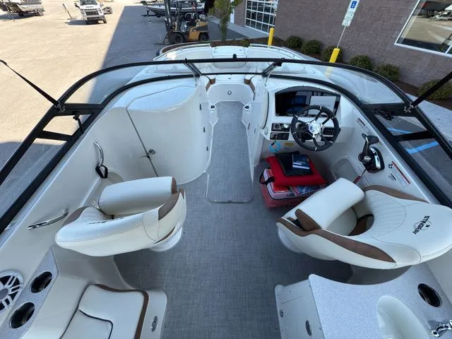 Slide: The Image of Stingray 231 DC 2023 - 10