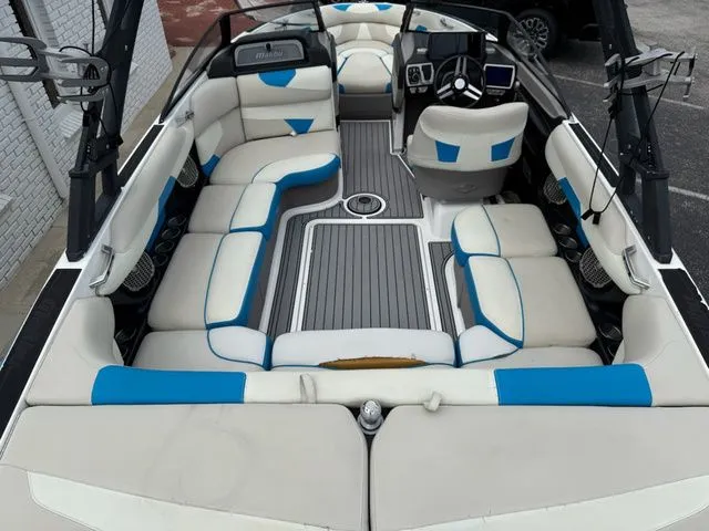Slide: The Image of Malibu Wakesetter 22 VLX 2015 - 10