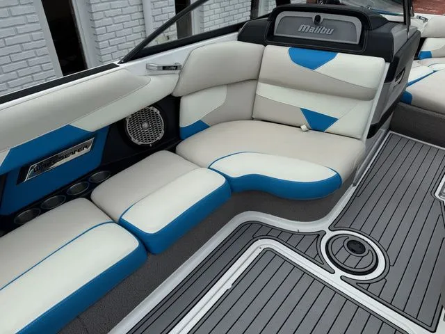 Slide: The Image of Malibu Wakesetter 22 VLX 2015 - 11