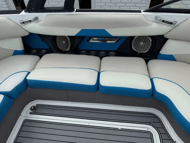 Slide: The Image of Malibu Wakesetter 22 VLX 2015 - 12