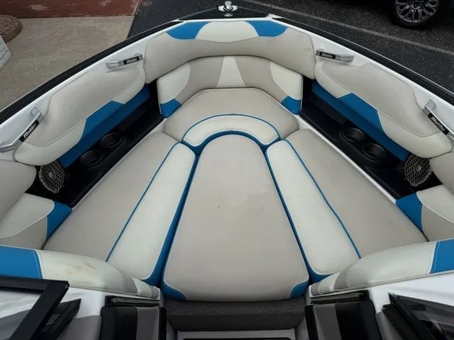 Slide: The Image of Malibu Wakesetter 22 VLX 2015 - 16