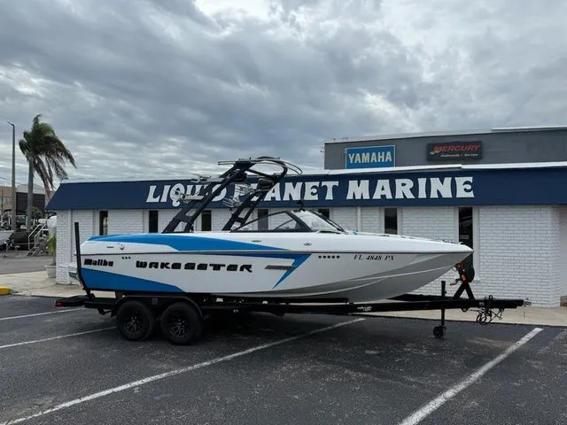 Slide: The Image of Malibu Wakesetter 22 VLX 2015 - 2