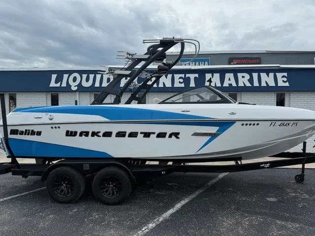 Slide: The Image of Malibu Wakesetter 22 VLX 2015 - 4