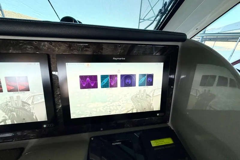 Slide: The Image of Raymarine navigation display on 2014 Sea Ray 580 Sundancer yacht dashboard. - 40