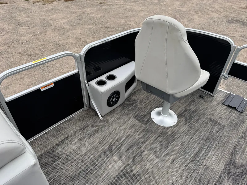 Slide: The Image of Sweetwater 2086 FX Pontoon 2021 - 13