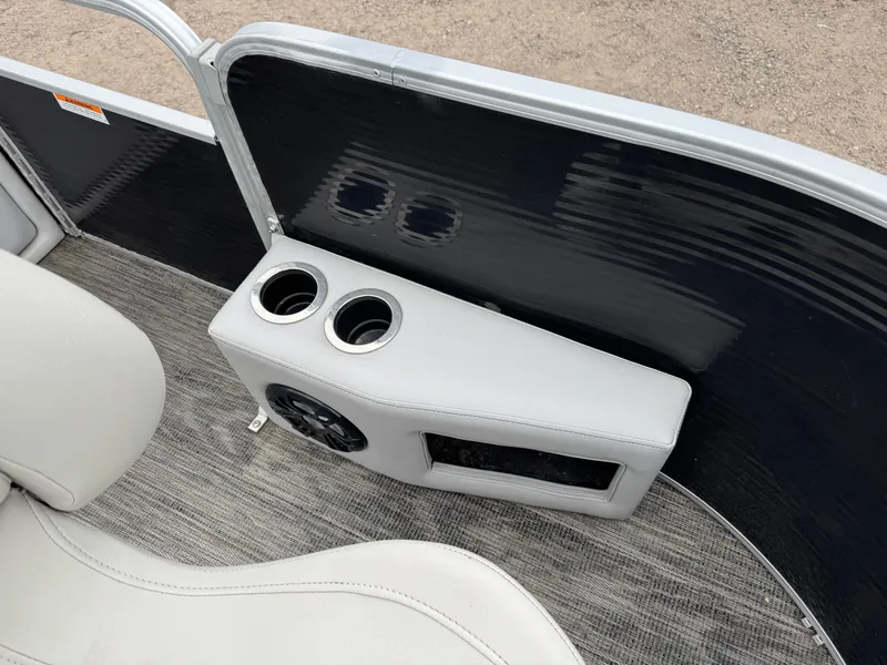 Slide: The Image of Sweetwater 2086 FX Pontoon 2021 - 15