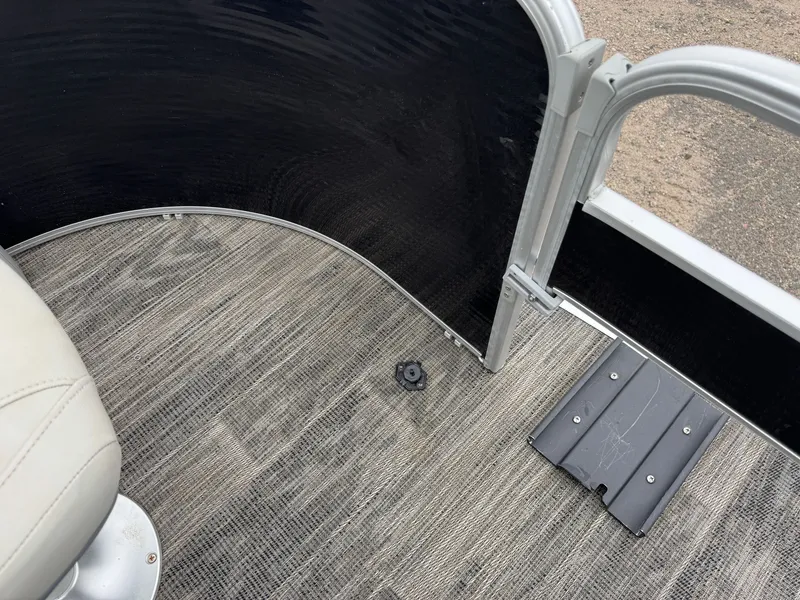 Slide: The Image of Sweetwater 2086 FX Pontoon 2021 - 17