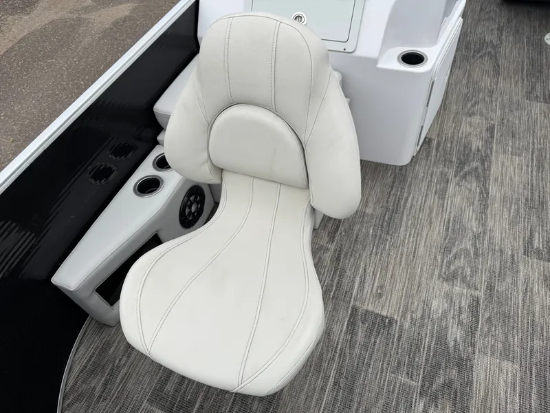 Slide: The Image of Sweetwater 2086 FX Pontoon 2021 - 19