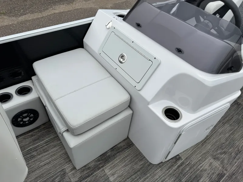 Slide: The Image of Sweetwater 2086 FX Pontoon 2021 - 21