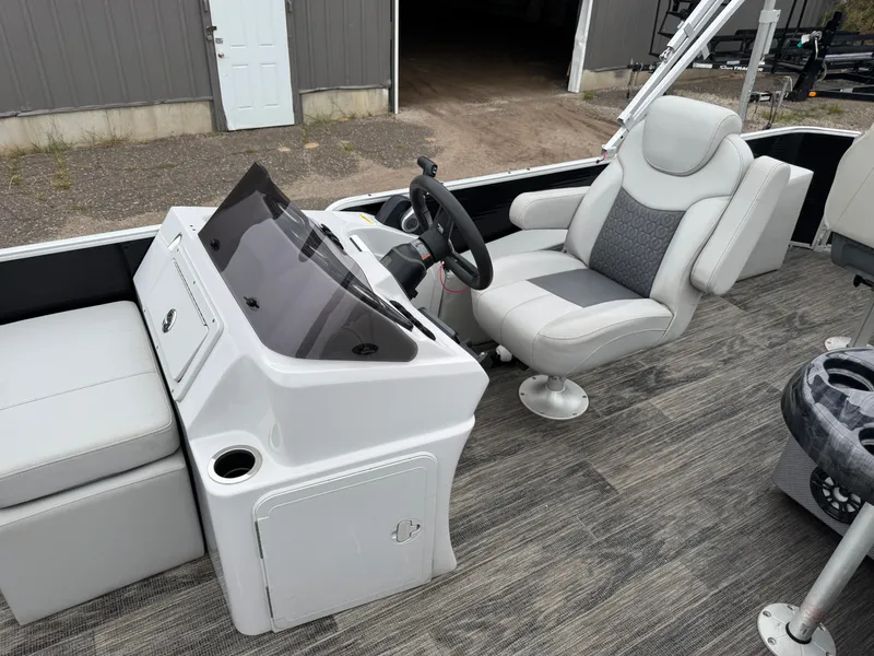 Slide: The Image of Sweetwater 2086 FX Pontoon 2021 - 24