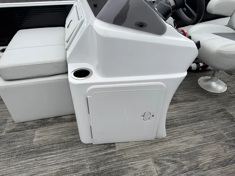 Slide: The Image of Sweetwater 2086 FX Pontoon 2021 - 25